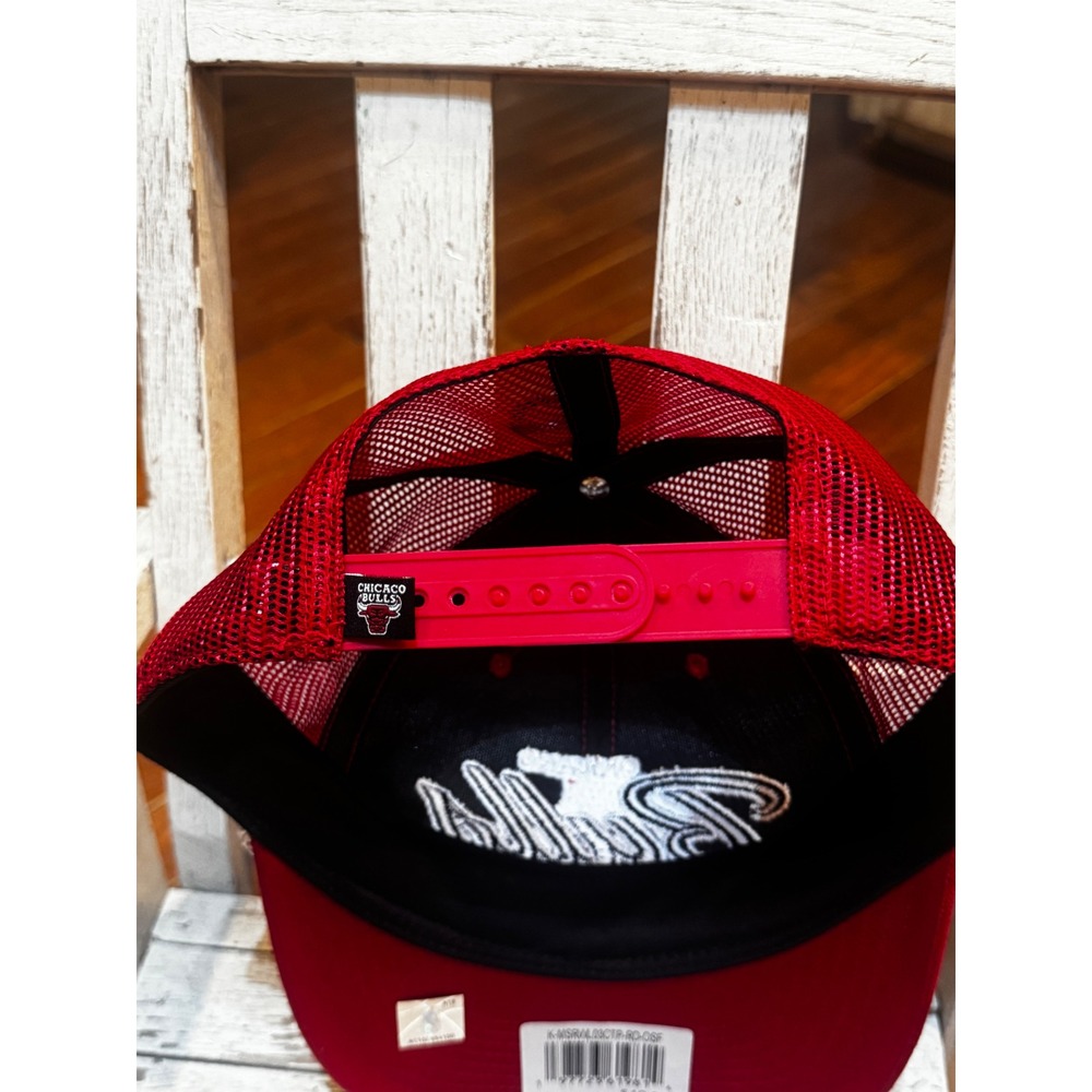 Chicago Bulls Fan Favorite Red Trucker Hat NBA Snapback Rope Mesh Cap OSFA New - Picture 2 of 4